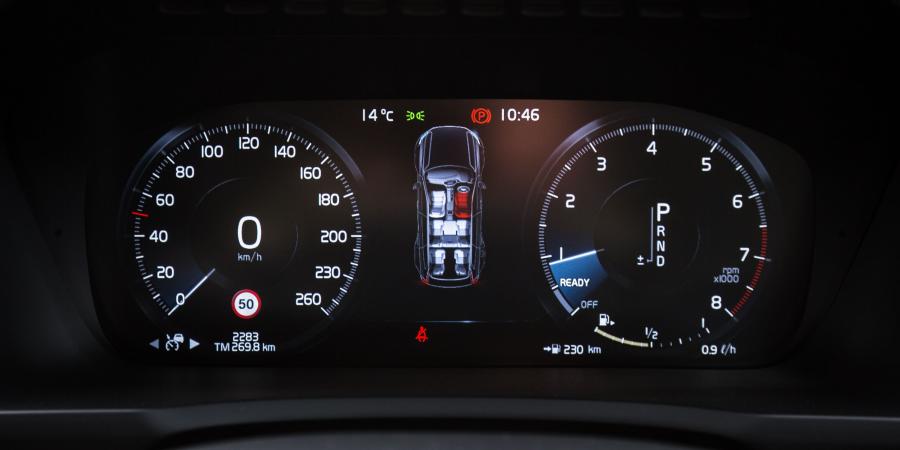 Панель приборов Volvo XC90 T6 R-Design 2016 года  (AU) (фото 23 из 23)